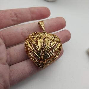 Gold toned lattice lace victorian heart necklace pendant